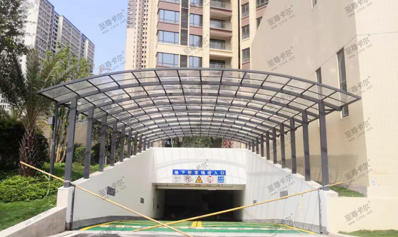 地下停車庫出入口雨棚材質.jpg