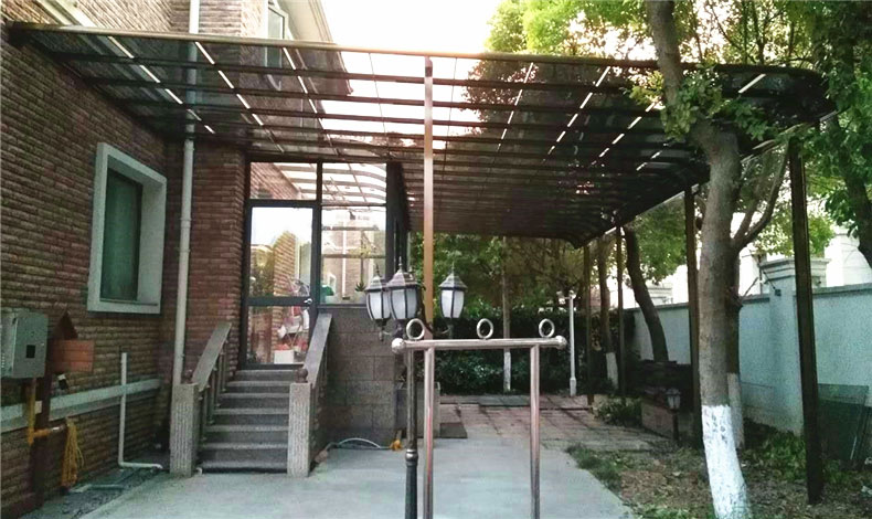 什么材質的雨棚下雨時比較安靜？