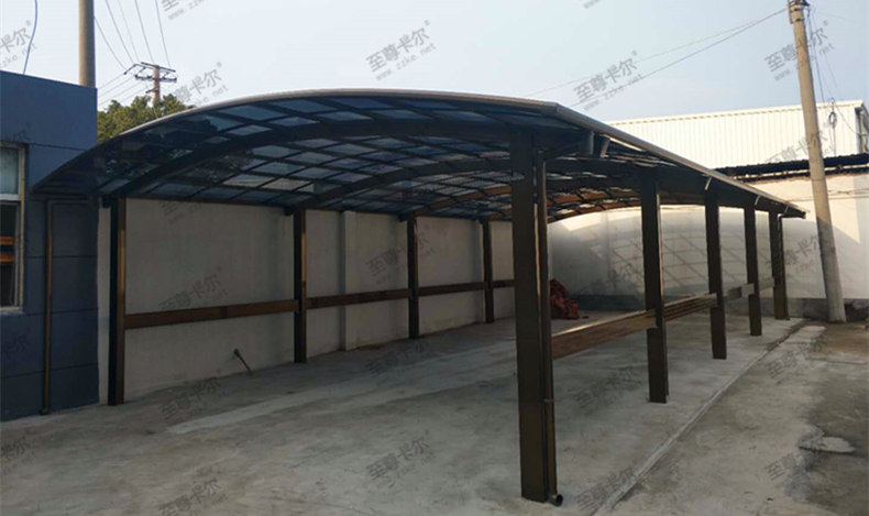 為解決員工需求，這些公司單位統(tǒng)一建造電動車車棚