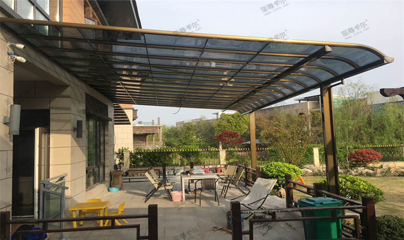 在自建房庭院搭建雨棚，不僅實用還美觀