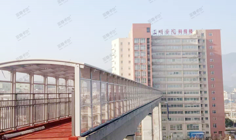 走廊雨棚一定要這么做，實(shí)用安全更美觀