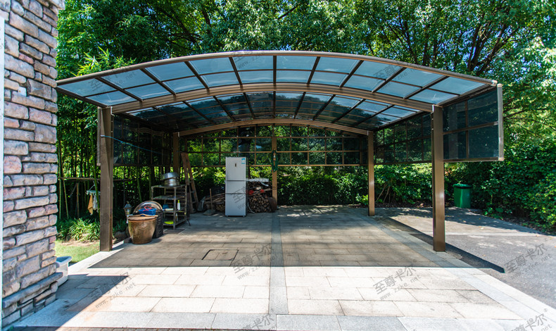 耐力板雨棚真的好嗎？雨棚材質(zhì)怎么選不出錯？