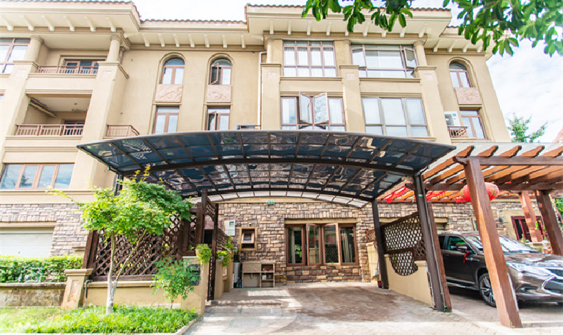 造價(jià)一億的別墅都裝什么樣的車棚？