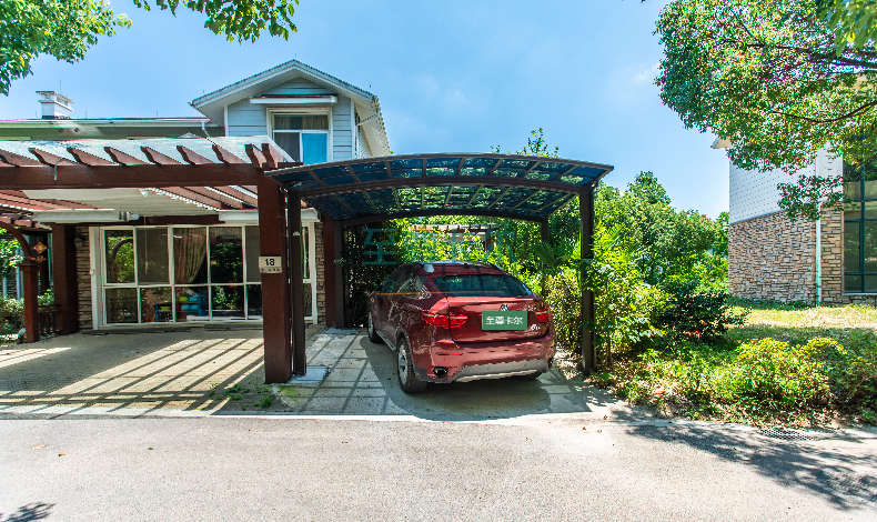 奔著“高級感”搭建的車棚，不成想，最后被專業和技術圈了粉