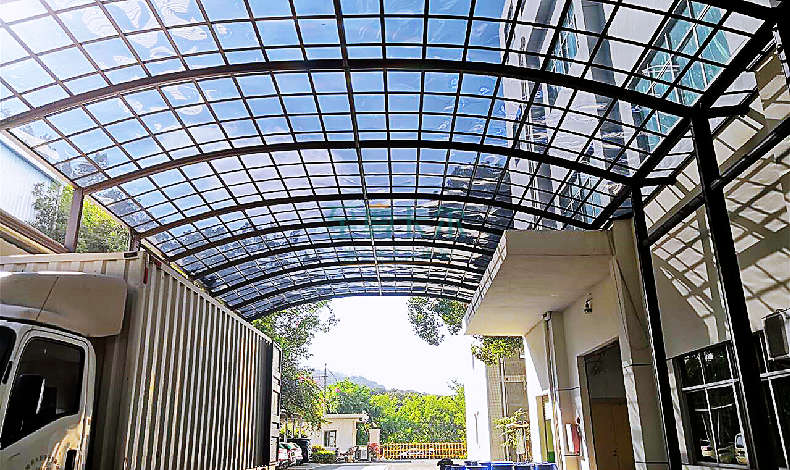 陽光雨棚建議裝這種材質，高透光，不易碎，能用20年