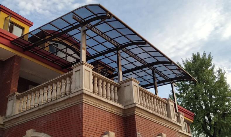 露臺遮雨棚圖片？露臺遮雨棚用什么材料？