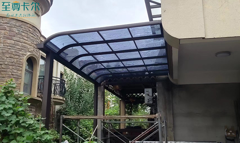 深圳寶安專業(yè)做家庭雨棚的廠家？陽(yáng)臺(tái)雨棚上門安裝？